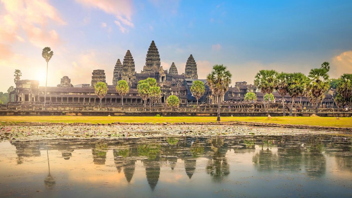 3 Days trip to Cambodia Angkor Wat with round trip air Thumbnail